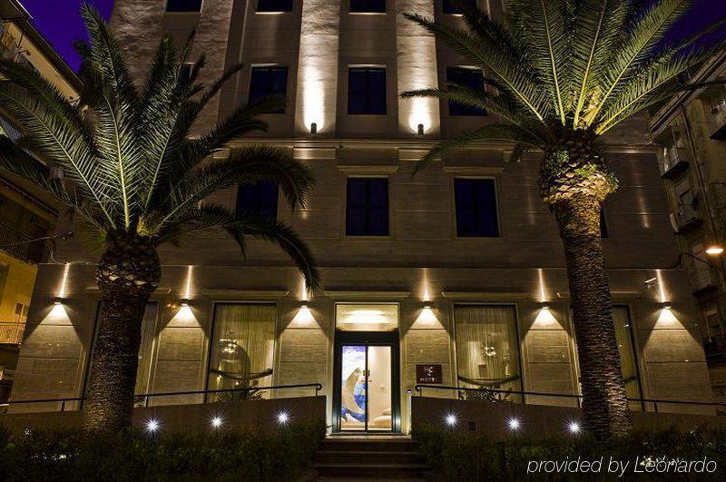 H2C Hotel Napoli Luaran gambar